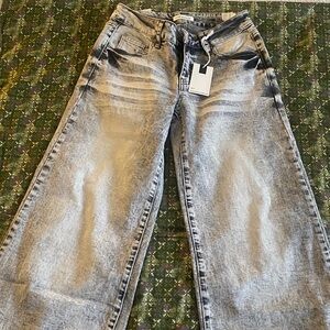 Stylish Gray Wide-Leg Jeans